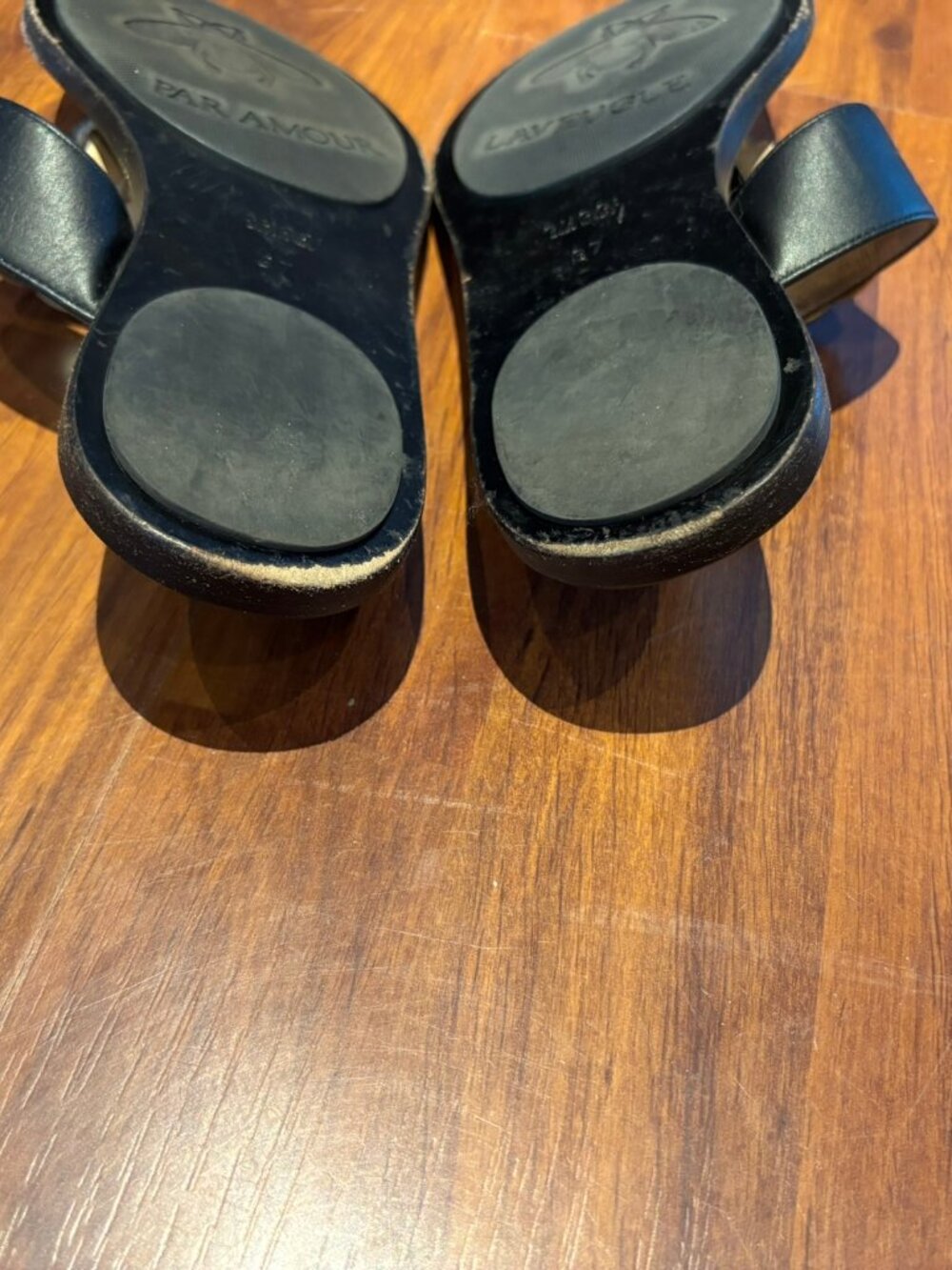 Gucci Marmont Black Leather Thong Sandals Gold GG Logo Size 37 - Picture 9 of 9